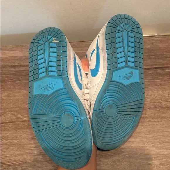 Nike Air Jordan 1 Mid UNC - Picture 9 of 9